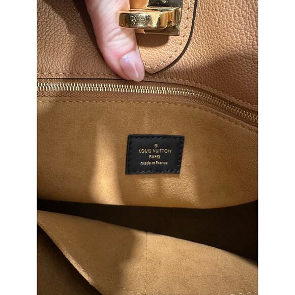 Louis Vuitton On My Side MM Noir Bag - Picture 14 of 16